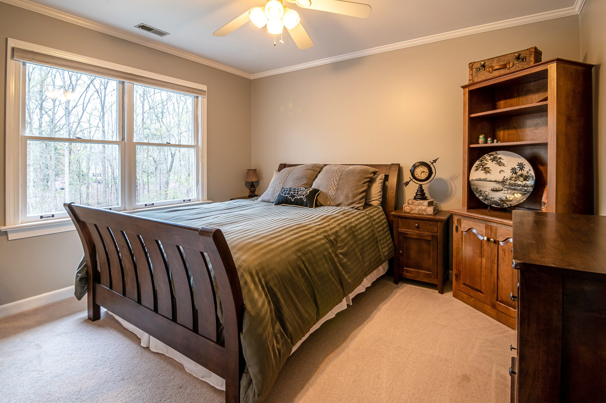 Łóżko 100×200 drewniane – idealne do małych przestrzeni