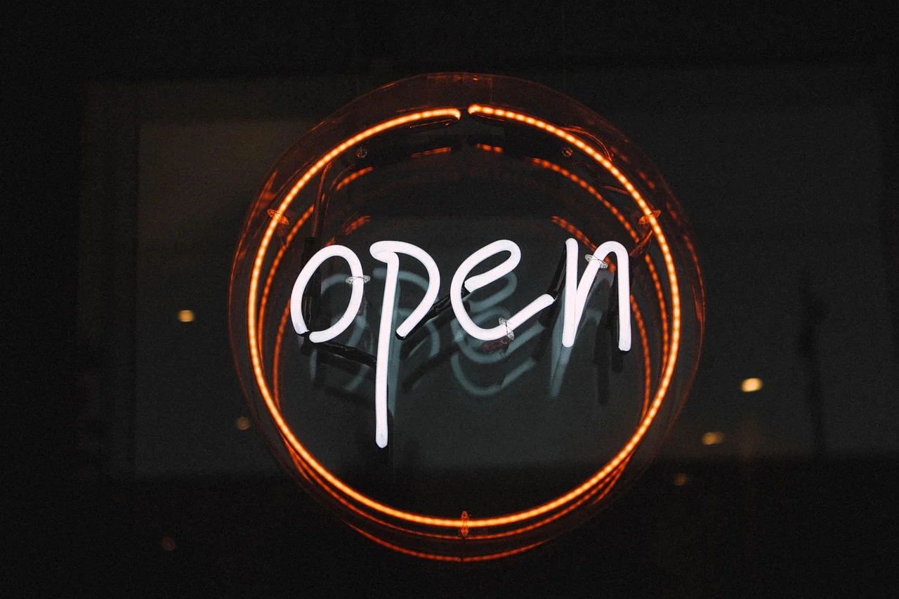 Świecące neony LED: idealne rozwiązanie dla restauracji i firm
